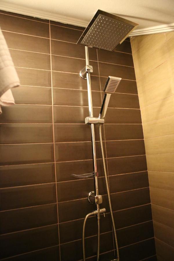 Dark Boutique Hotel Shkoze 外观 照片