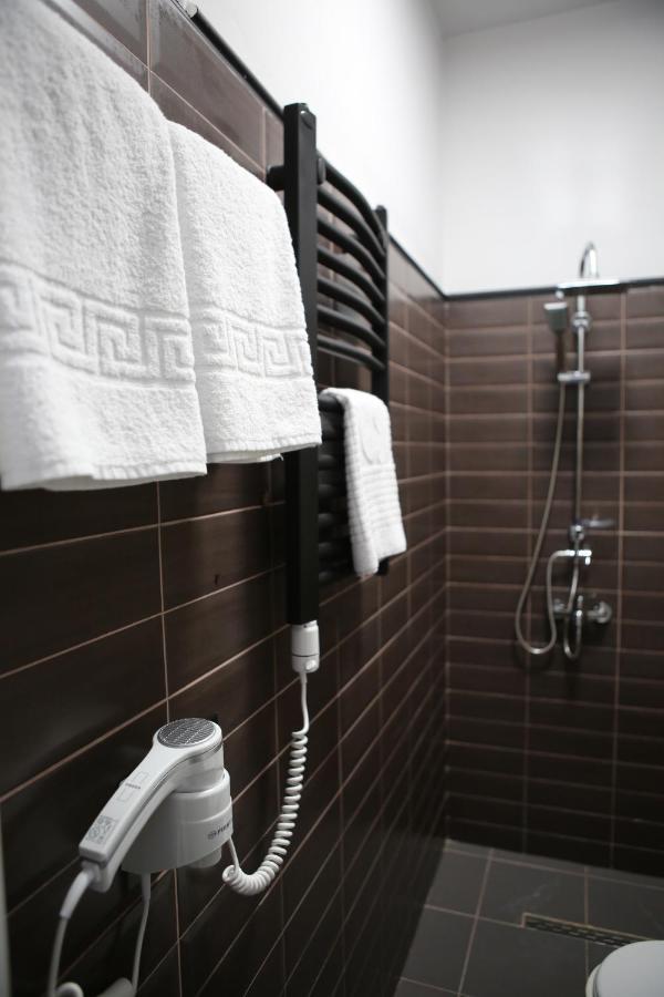 Dark Boutique Hotel Shkoze 外观 照片