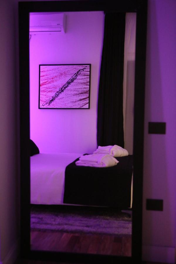 Dark Boutique Hotel Shkoze 外观 照片