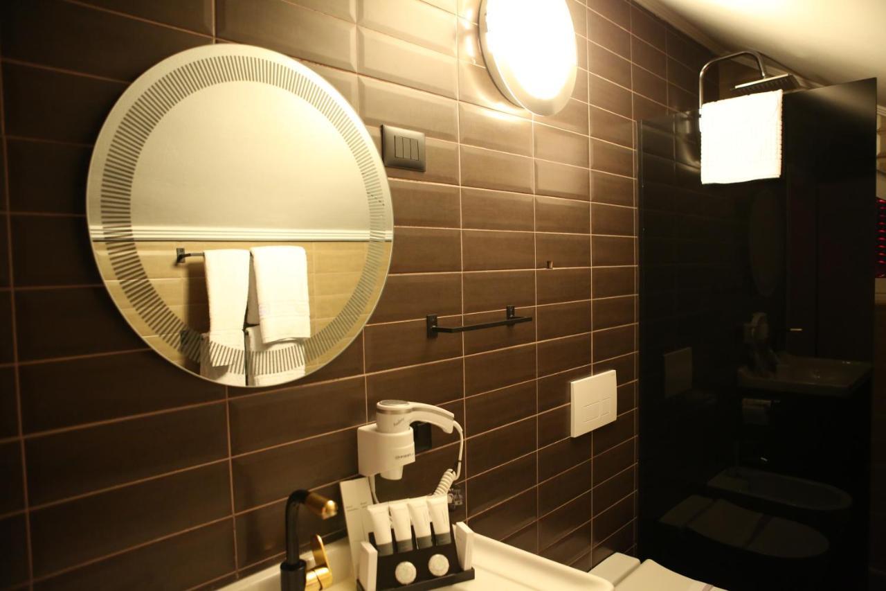 Dark Boutique Hotel Shkoze 外观 照片