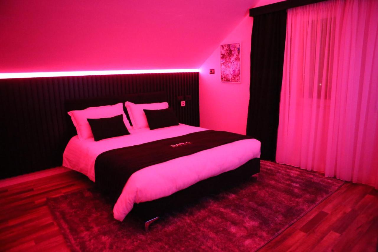 Dark Boutique Hotel Shkoze 外观 照片