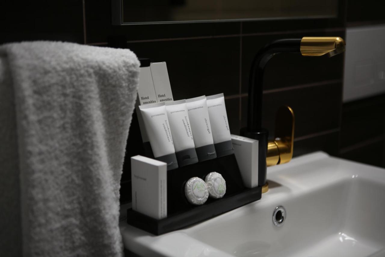 Dark Boutique Hotel Shkoze 外观 照片