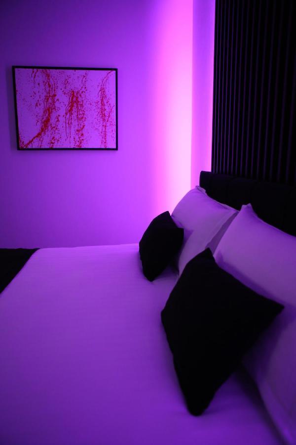 Dark Boutique Hotel Shkoze 外观 照片