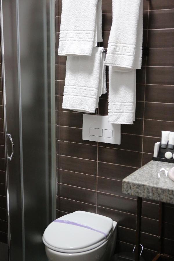 Dark Boutique Hotel Shkoze 外观 照片