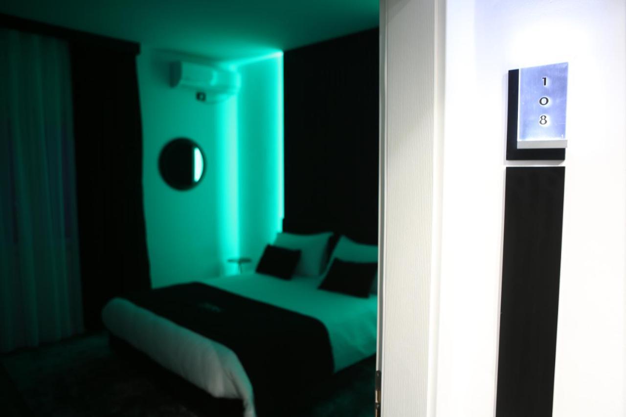 Dark Boutique Hotel Shkoze 外观 照片