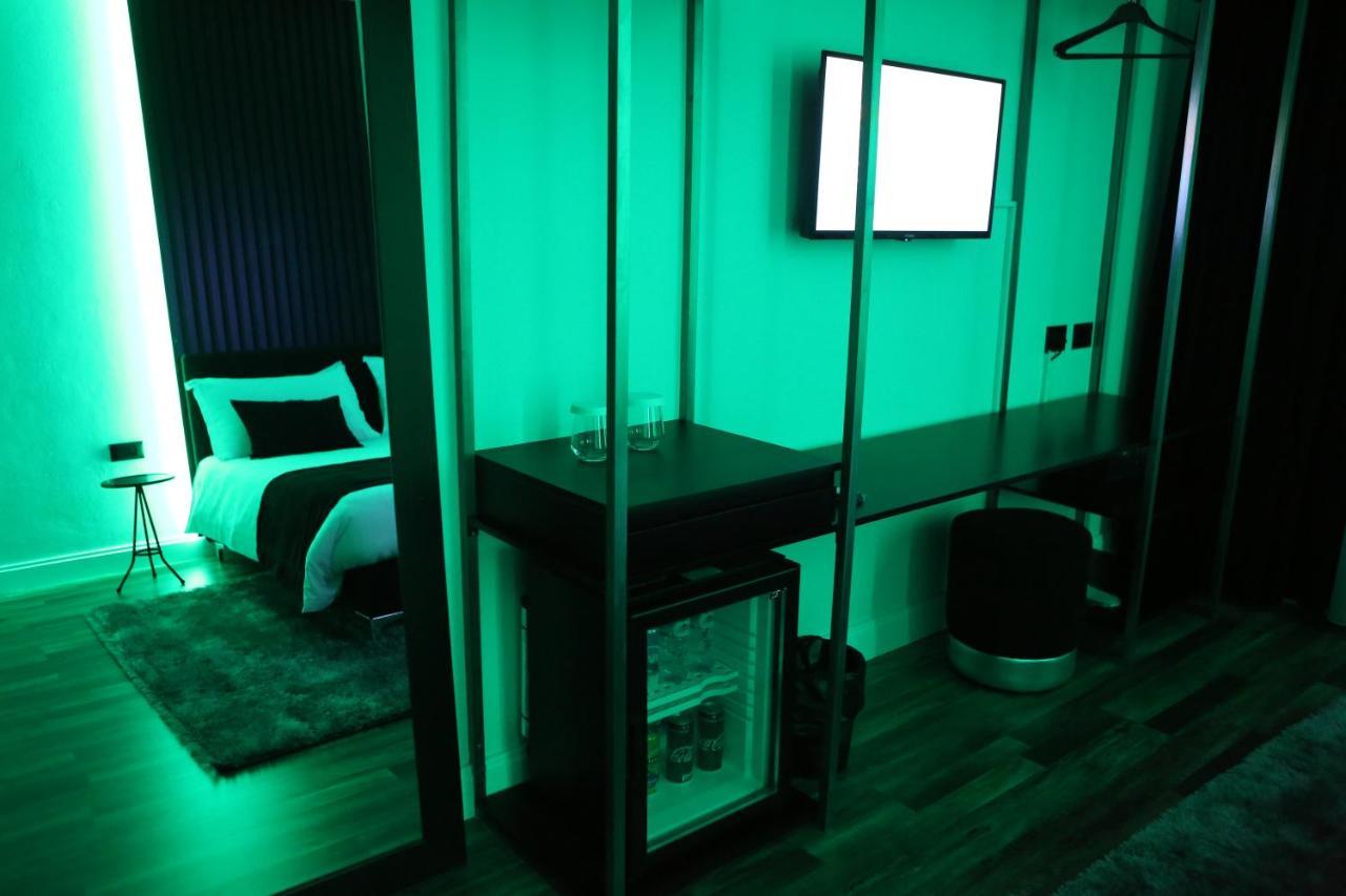 Dark Boutique Hotel Shkoze 外观 照片