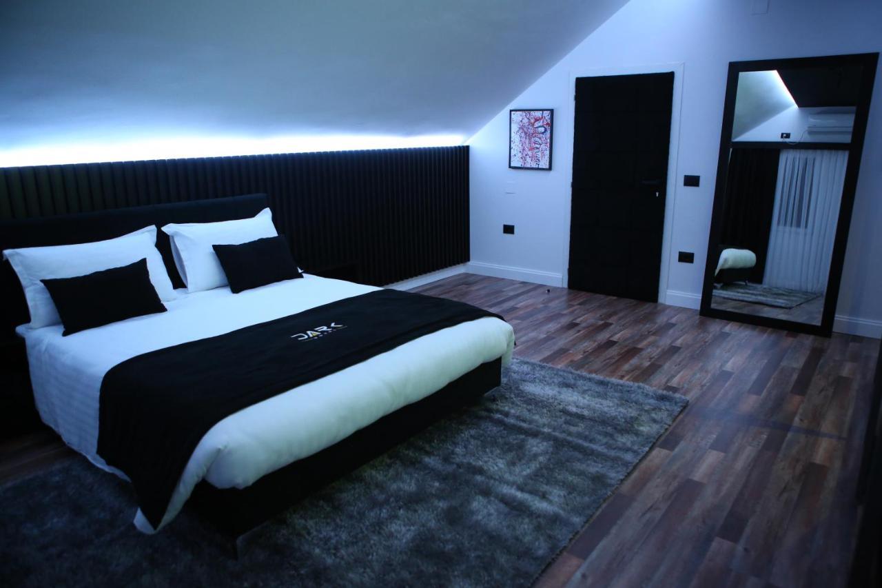 Dark Boutique Hotel Shkoze 外观 照片