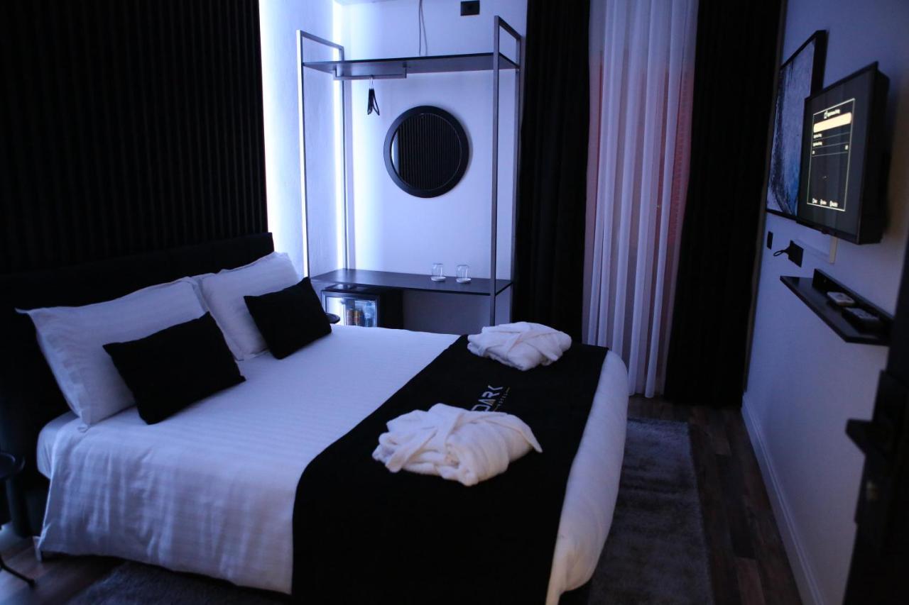 Dark Boutique Hotel Shkoze 外观 照片