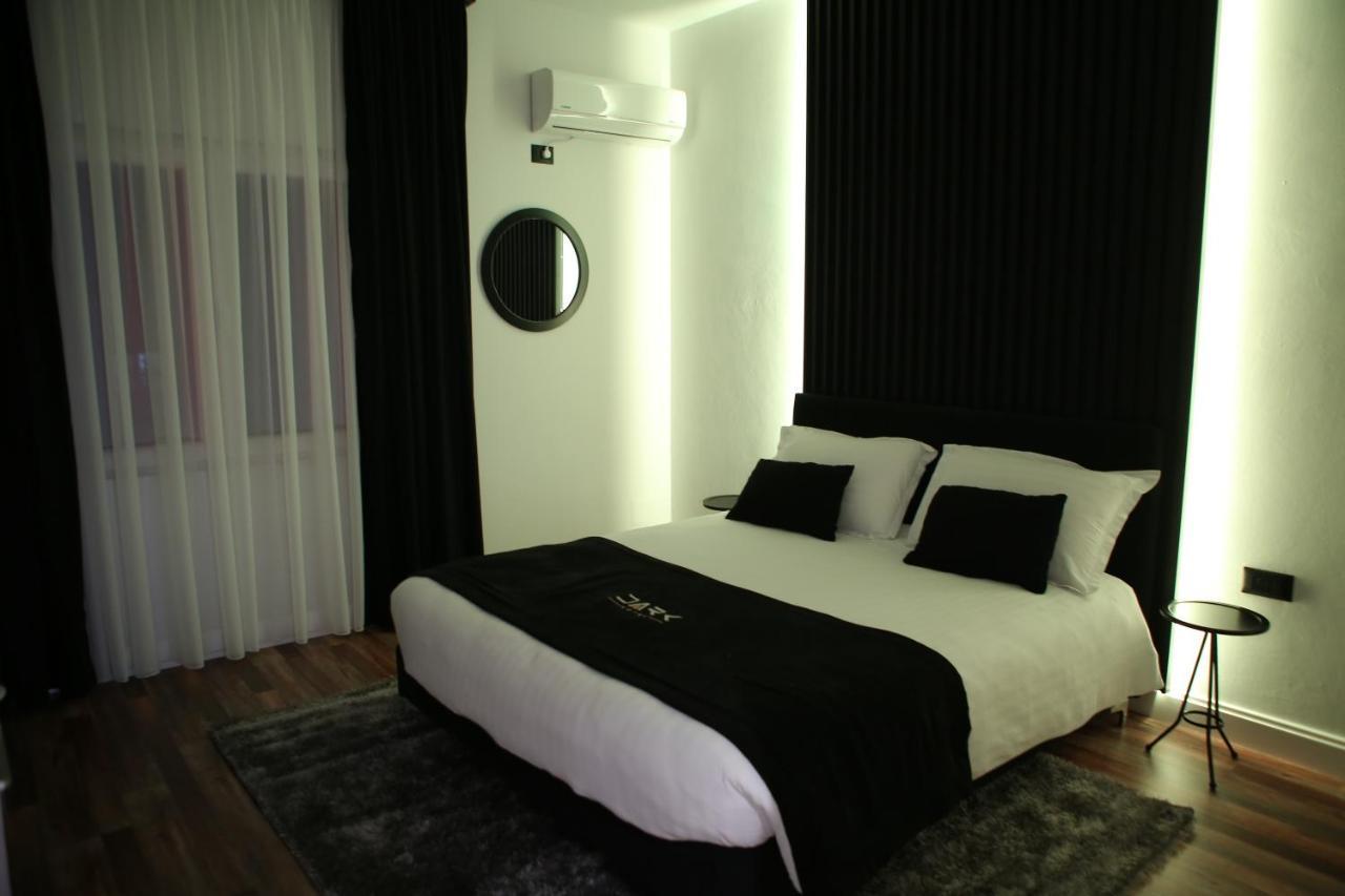 Dark Boutique Hotel Shkoze 外观 照片