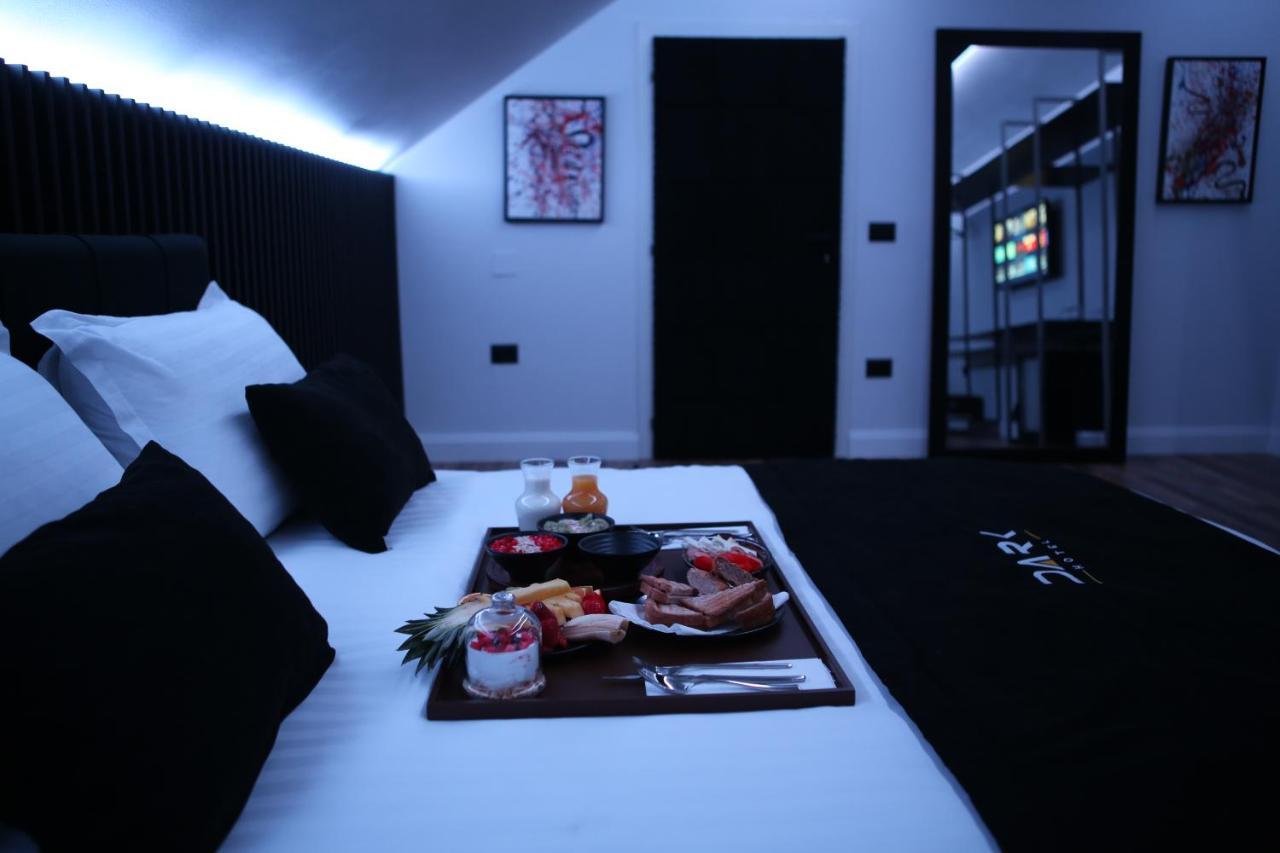 Dark Boutique Hotel Shkoze 外观 照片