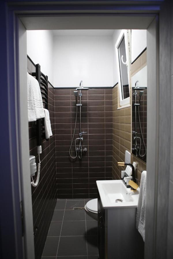 Dark Boutique Hotel Shkoze 外观 照片