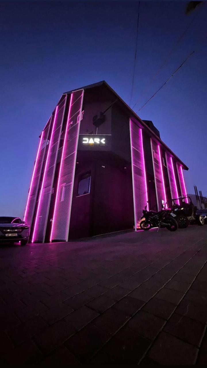 Dark Boutique Hotel Shkoze 外观 照片
