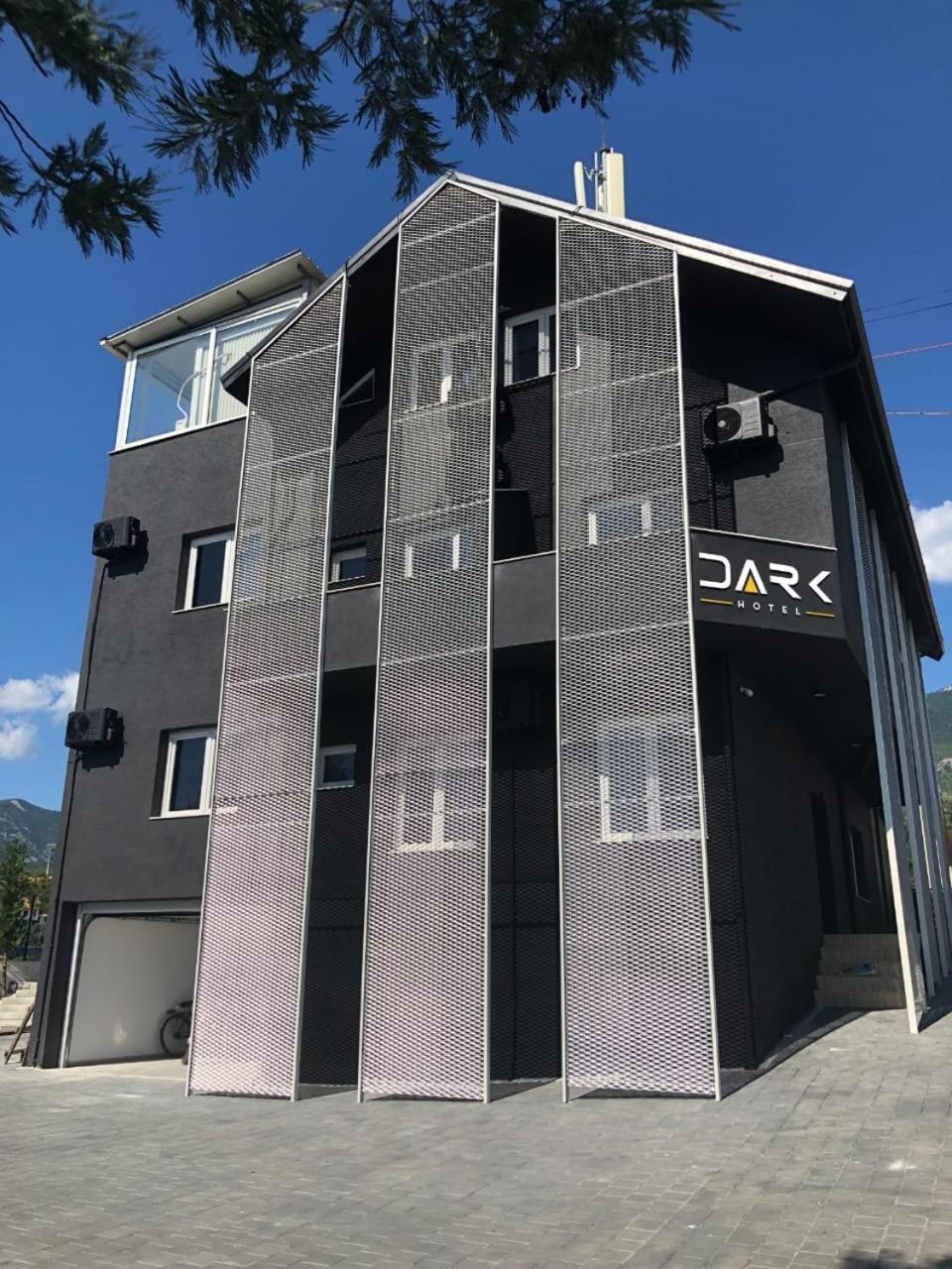 Dark Boutique Hotel Shkoze 外观 照片