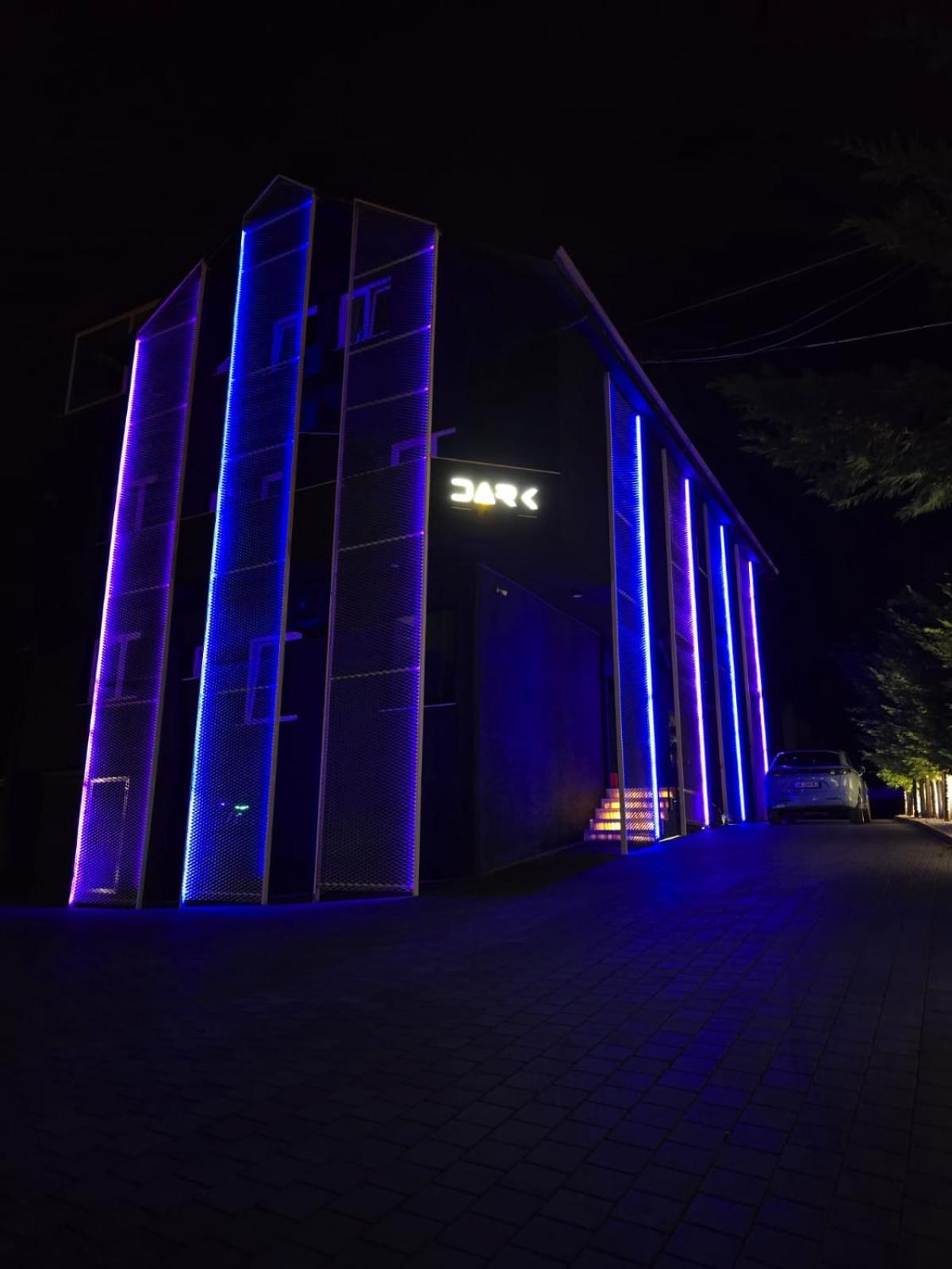 Dark Boutique Hotel Shkoze 外观 照片